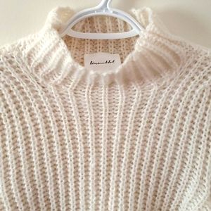 NWOT  Line and dot Sweater size L